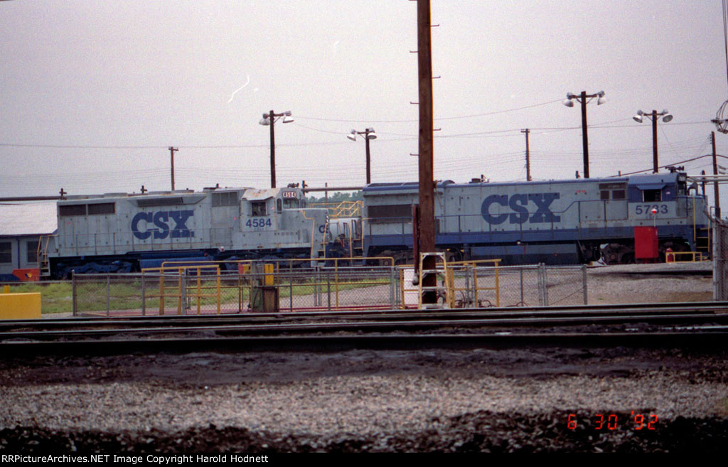 CSX 4584 & 5733